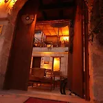 Cappadocia Balloon House 酒店 于尔居普
