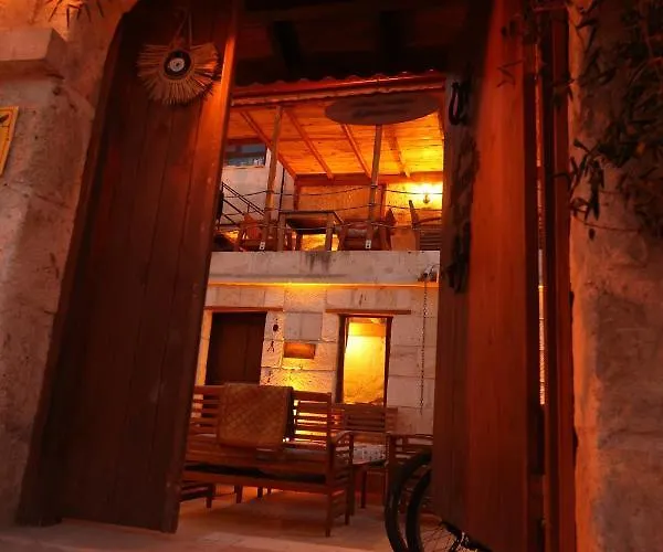 Cappadocia Balloon House 酒店 于尔居普